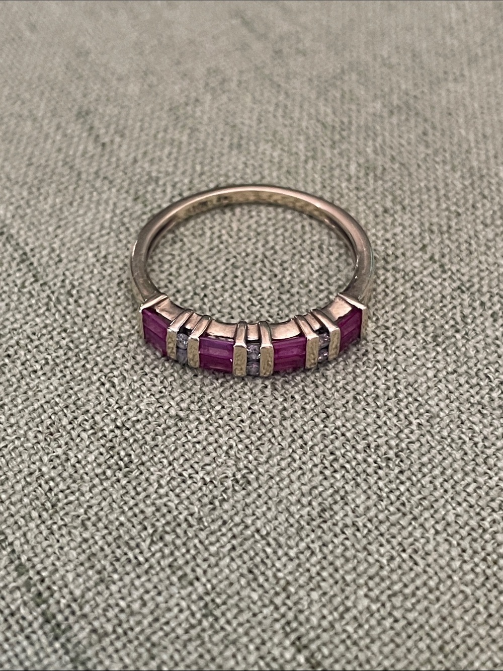 10k Gold Pink Sapphire/Ruby Band Ring- size 7